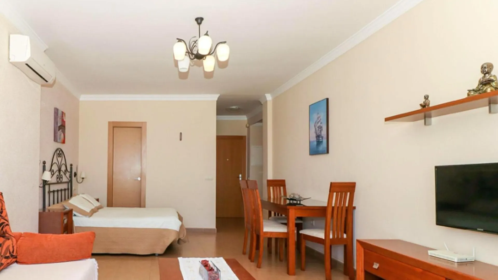 Cosy Apartment In Malaga Near The Sea